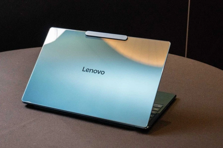 Lenovo Yoga Slim 9i (2025) được chế tác từ chất liệu cao cấp, hợp kim nhôm/magie, mang đến cảm giác chắc chắn