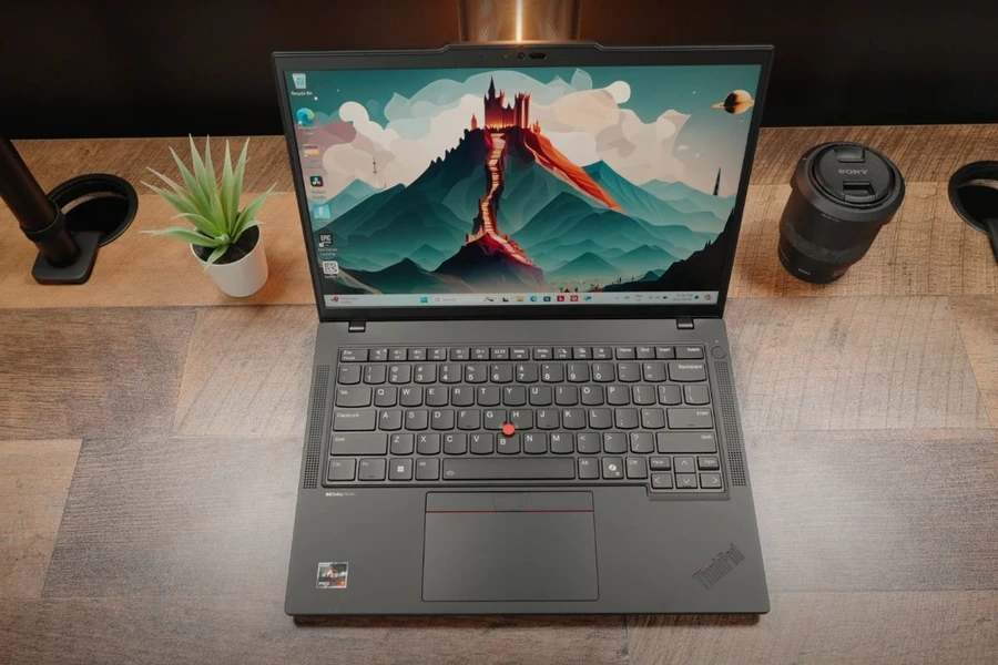 ThinkPad T14s Gen 5 sở hữu màn hình sắc nét, chi tiết