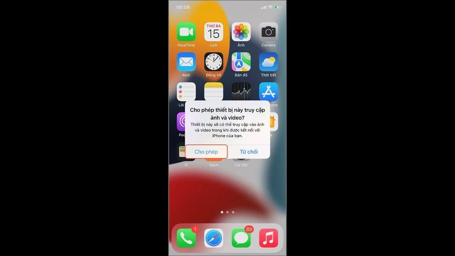 Kết nối iPhone với máy tính bằng cáp USB, mở iTunes và cho phép iTunes truy cập vào iPhone của bạn.