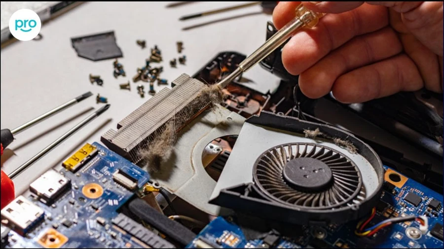 Vệ sinh laptop định kỳ là cách đơn giản và hiệu quả nhất để loại bỏ bụi bẩn - kẻ thù số 1 của hệ thống tản nhiệt