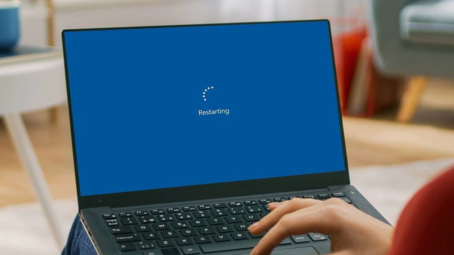 Một trong những cách sửa lỗi cổng usb nhanh chóng và đơn giản nhất bạn nên thử là khởi động lại máy tính. Thao tác này giúp hệ thống đóng tất cả các ứng dụng và tiến trình đang chạy, đồng thời làm mới bộ nhớ.