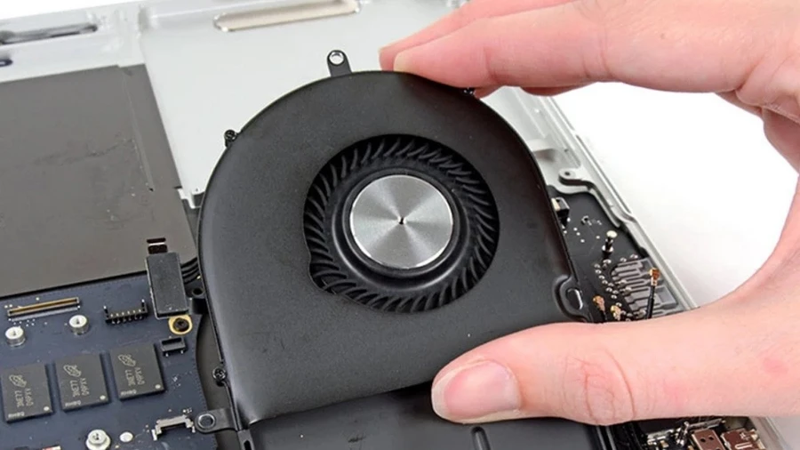 Quạt tản nhiệt hỏng là một trong những nguyên nhân phổ biến khiến laptop bị nóng