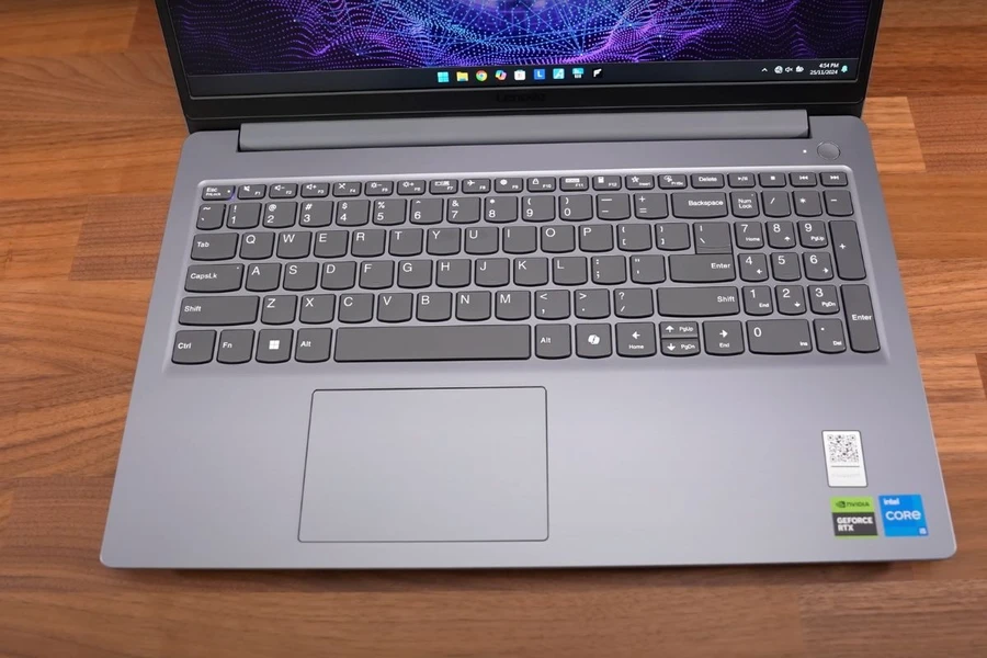 Trải nghiệm bàn phím và touchpad trên Lenovo LOQ Essential 15IAX9E