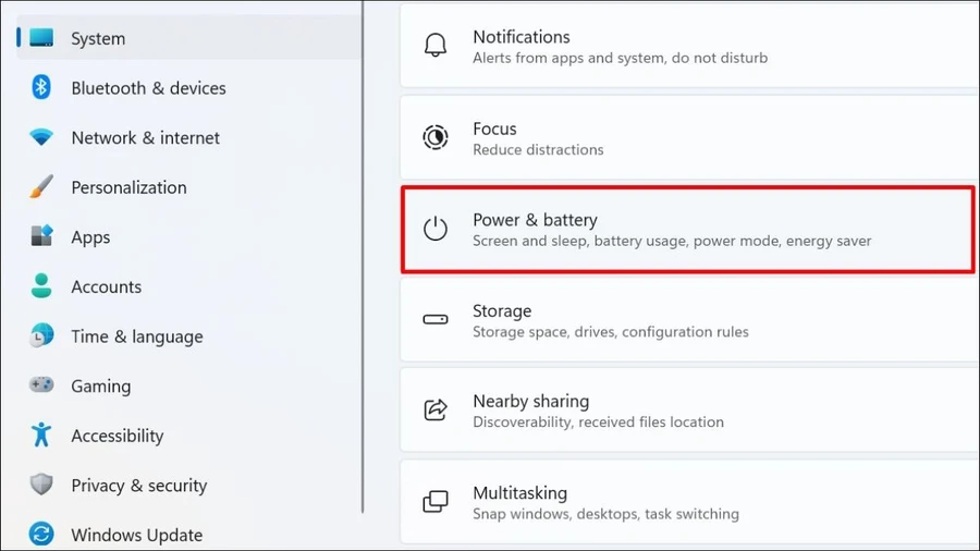 Trong danh sách các mục ở khung bên phải, bạn tìm và chọn Power & battery
