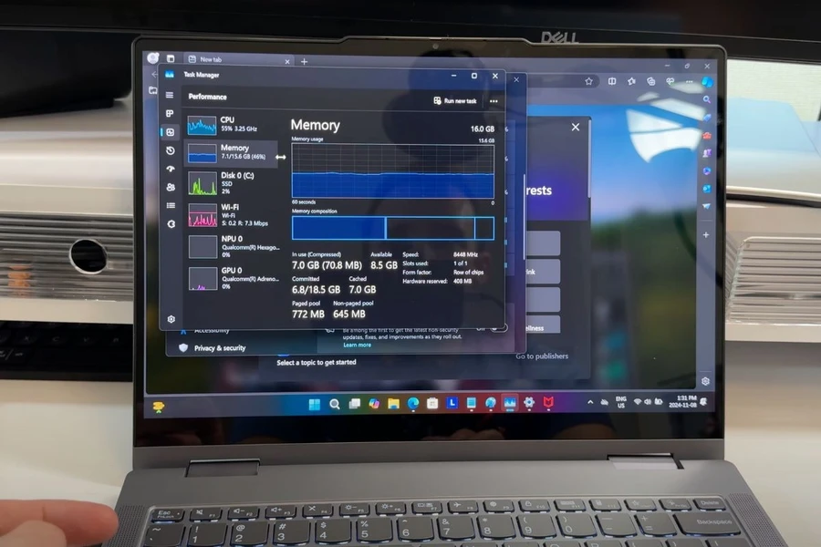 Lenovo IdeaPad 5 2-in-1 14Q8X9 nổi bật với bộ vi xử lý Snapdragon X Plus X1P-42-100