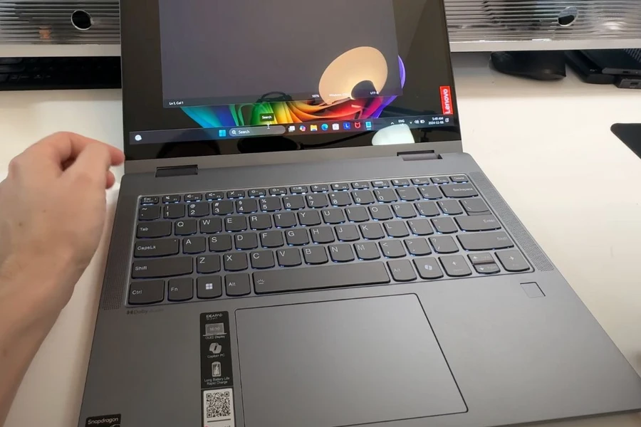 Trải nghiệm bàn phím và touchpad trên Lenovo IdeaPad 5 2-in-1 14Q8X9