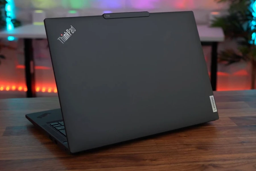 Lenovo ThinkPad T14 Gen 5 có thiết kế chuẩn mực cho công việc