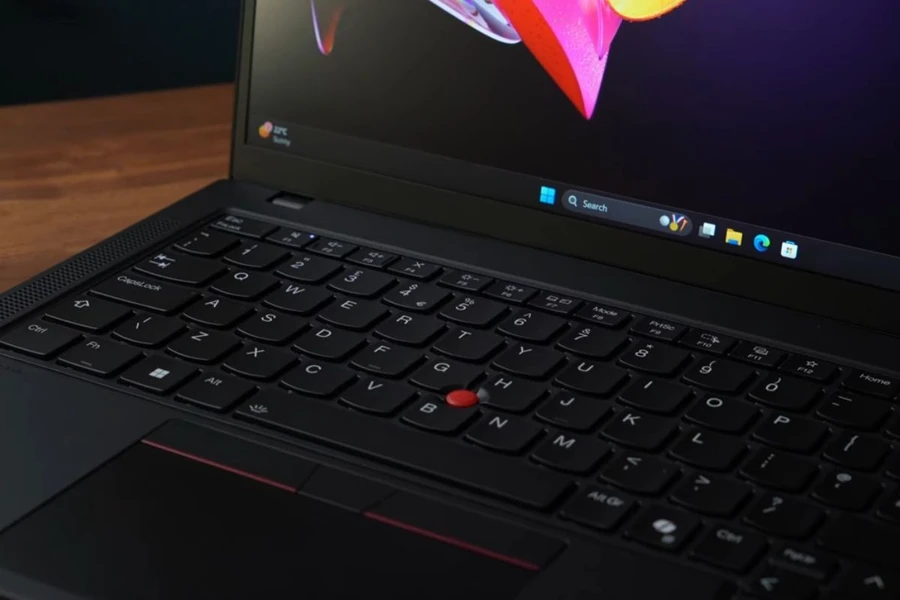 Trải nghiệm bàn phím và touchpad trên Lenovo ThinkPad T14 Gen 5