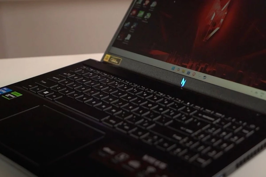 Trải nghiệm bàn phím và touchpad trên Acer Nitro V