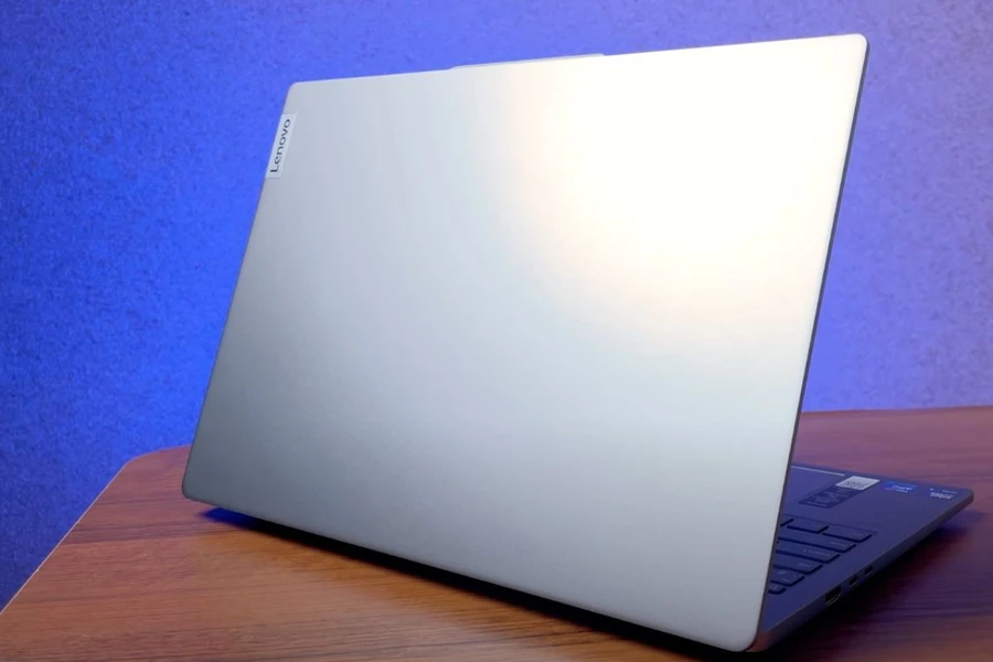 Lenovo IdeaPad Pro 5 16AHP9 sở hữu thiết kế sang trọng, lịch lãm