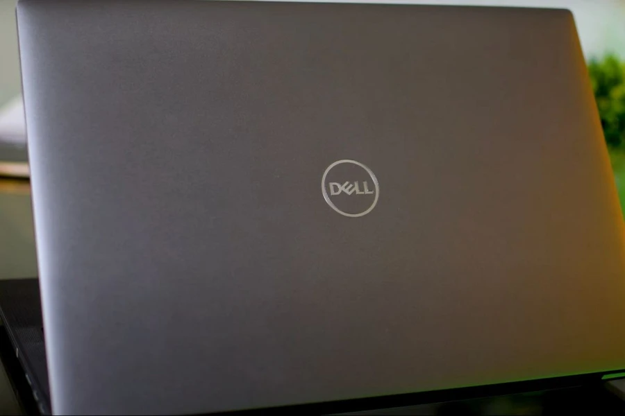 Dell Precision 14 5490 sở hữu ngoại hình tinh tế, chắc chắn