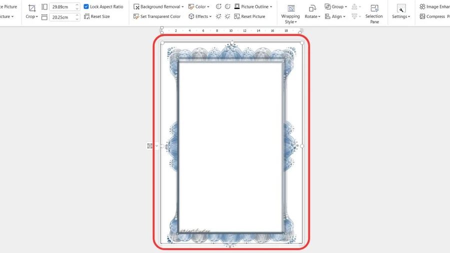 Thay đổi kích thước ảnh và Text Box. Bạn có thể loại bỏ viền và nền của Text Box.