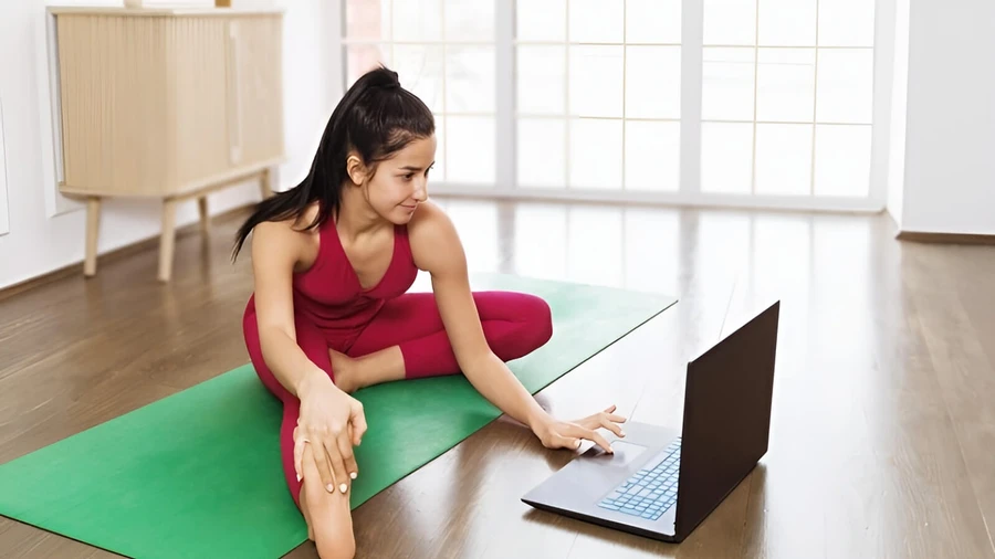 Lenovo Yoga là dòng laptop lai máy tính bảng, nổi bật với thiết kế gập xoay 360 độ linh hoạt