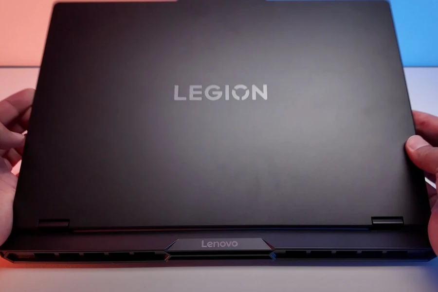 Lenovo Legion 5 15AHP10 có thiết kế đậm chất gaming