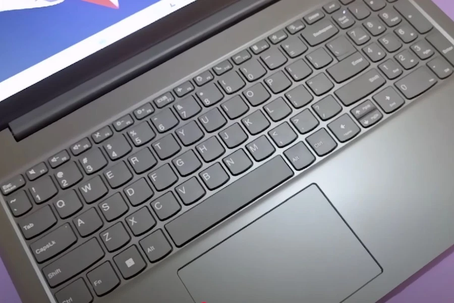 Trải nghiệm bàn phím và touchpad trên bàn phím và touchpad Lenovo V15 G4 IRU