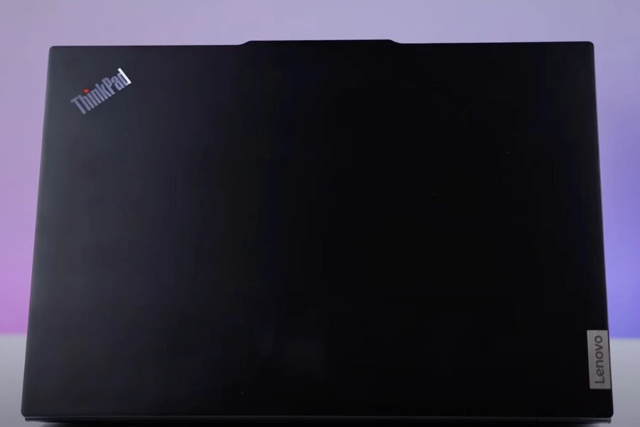 Lenovo ThinkPad E16 Gen 3 21SR002NVN sở hữu thiết kế chắc chắn, mạnh mẽ, bền bỉ theo thời gian