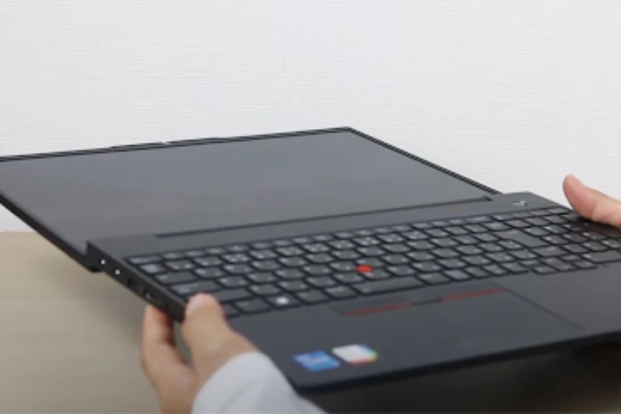 Lenovo ThinkPad E16 Gen 3 21SR002NVN đã vượt qua tiêu chuẩn độ bền quân đội MIL-STD 810H