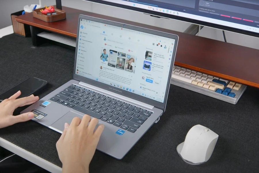 Mẫu laptop ASUS này còn đạt tiêu chuẩn độ bền quân đội