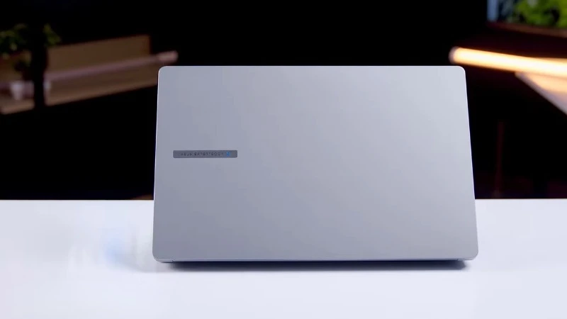 Thiết kế của ASUS ExpertBook P1503CVA i308256 50W