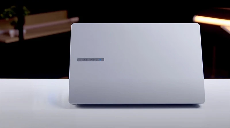 Asus ExpertBook P1503CVA-i516-63WS - Thiết kế gọn nhẹ, sang trọng