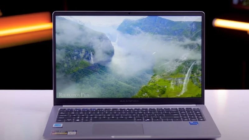 Asus ExpertBook P1503CVA-i716-63WS 