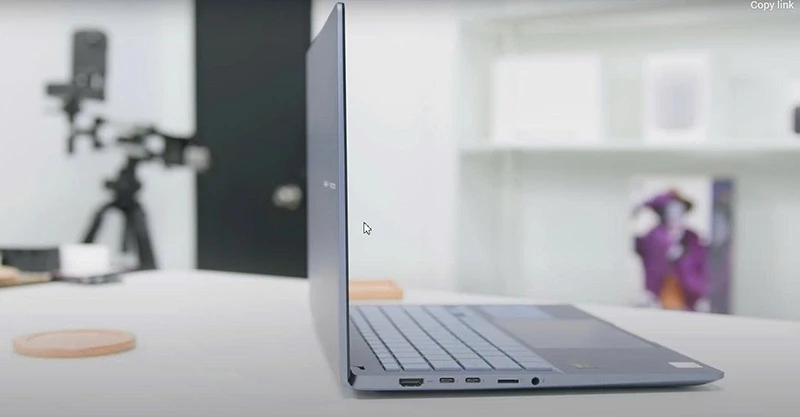Cổng kết nối trên ASUS Vivobook S14 OLED S5406SA
