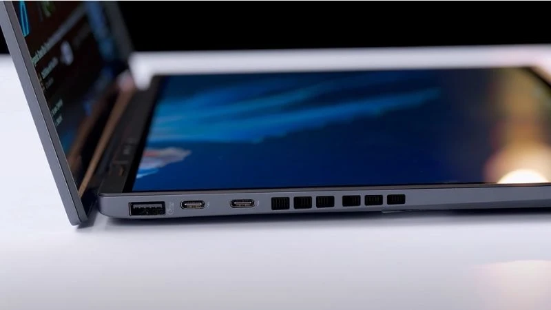 ASUS Zenbook Duo UX8406CA-PZ109WS trang bị đa dạng cổn kết nối tiện dụng