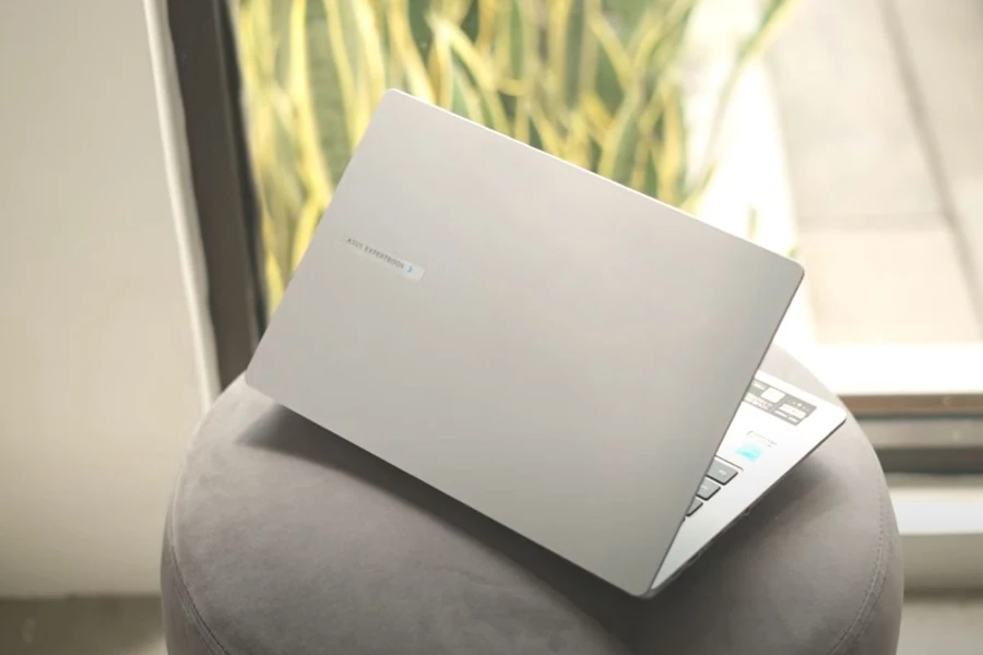 ASUS ExpertBook P1403CVA-i716-63WS sở hữu thiết kế bền bỉ, tinh tế cho dân văn phòng