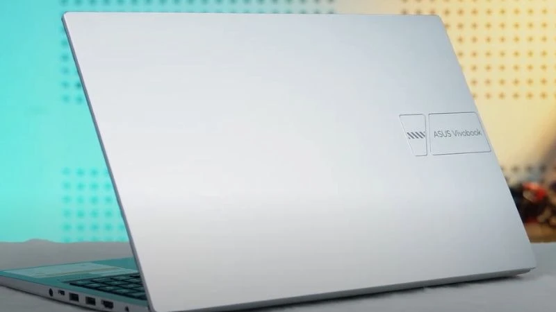 Asus Vivobook 15 OLED A1505VA-L1688W có thiết kế sang trọng, thời thượng