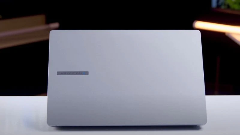 Asus ExpertBook P1503CVA-i716-50W sở hữu thiết kế sang trọng, màu xám hiện đại