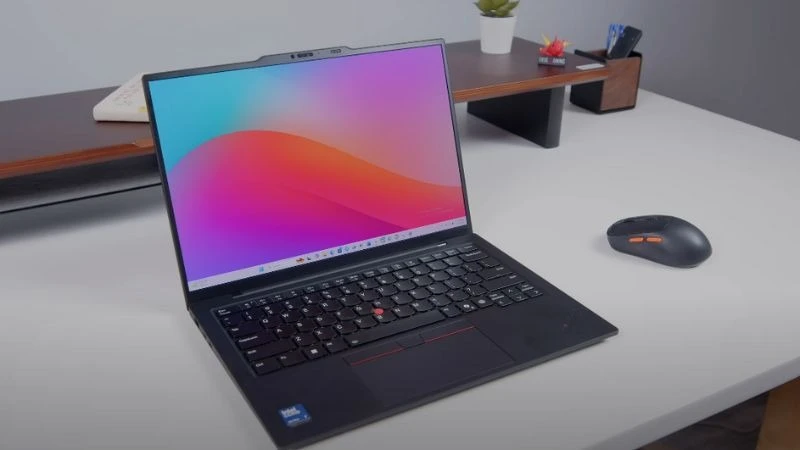 Lenovo ThinkPad X1 Carbon Gen 13 21NX003BVN trang bị Windows 11 Pro bản quyền
