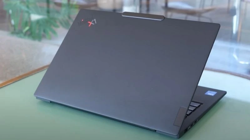 Chất liệu vỏ Lenovo ThinkPad X1 Carbon Gen 13 21NX003BVN bằng Carbon Fiber cao cấp