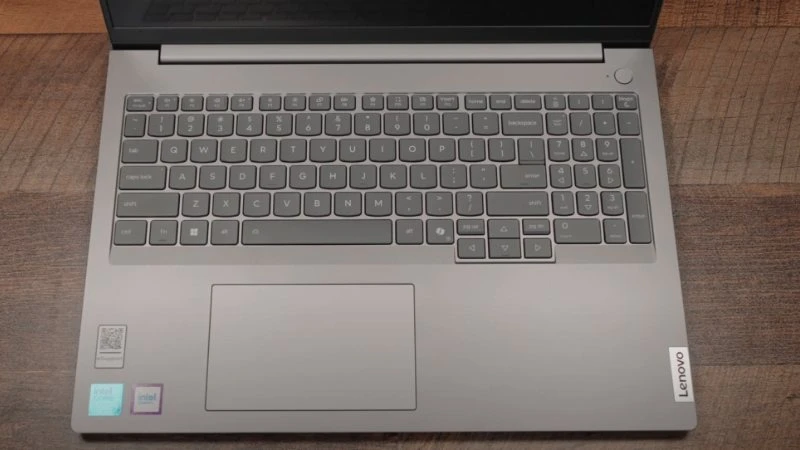 Bàn phím và touchpad Lenovo ThinkBook 16 G8 IRL 21SH0098VN rộng rãi, thoải mái và nhạy