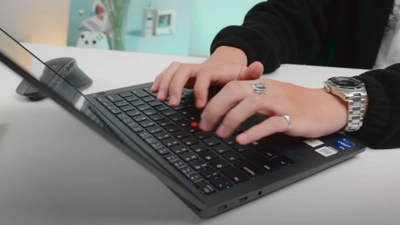 Bàn phím Lenovo ThinkPad Neo 14 sâu, cho hành trình gõ phím mượt mà