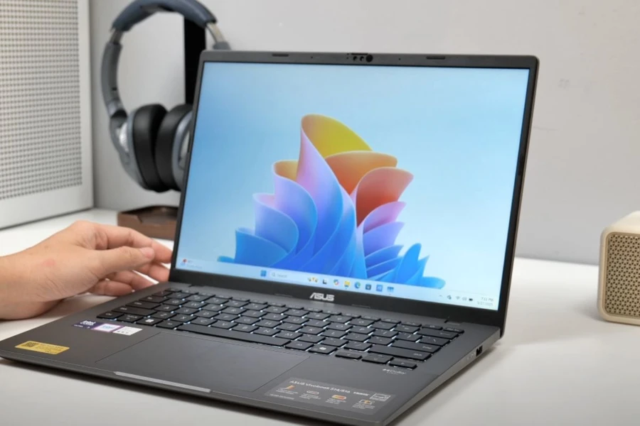 ASUS Vivobook S14 S3407CA-LY095WS có độ sáng 300 nits