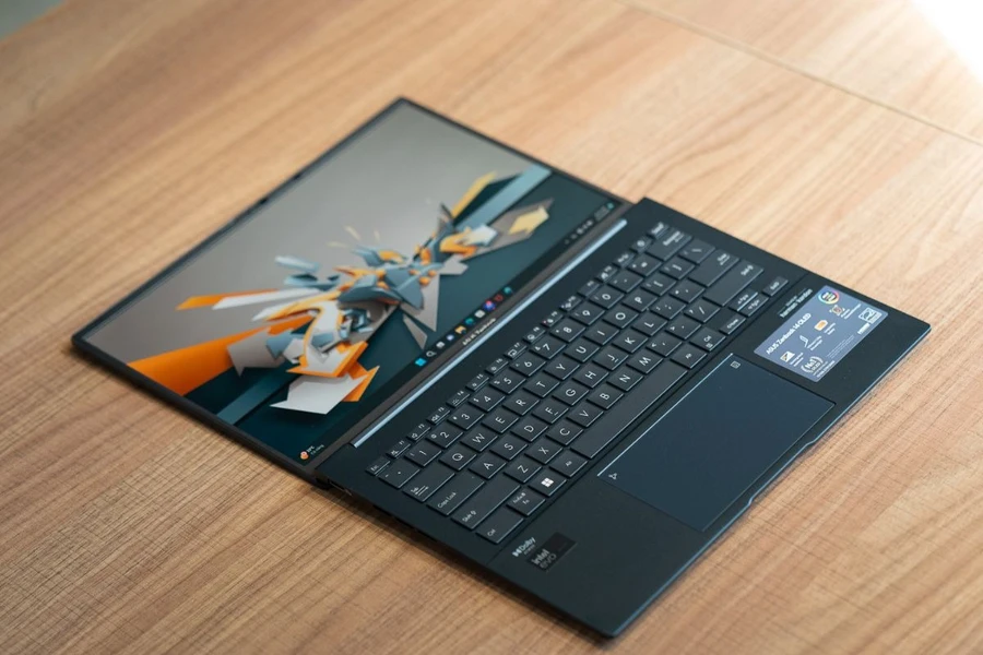 ASUS Zenbook 14 UX3405CA-PZ204WS có thể gập mở 180 độ