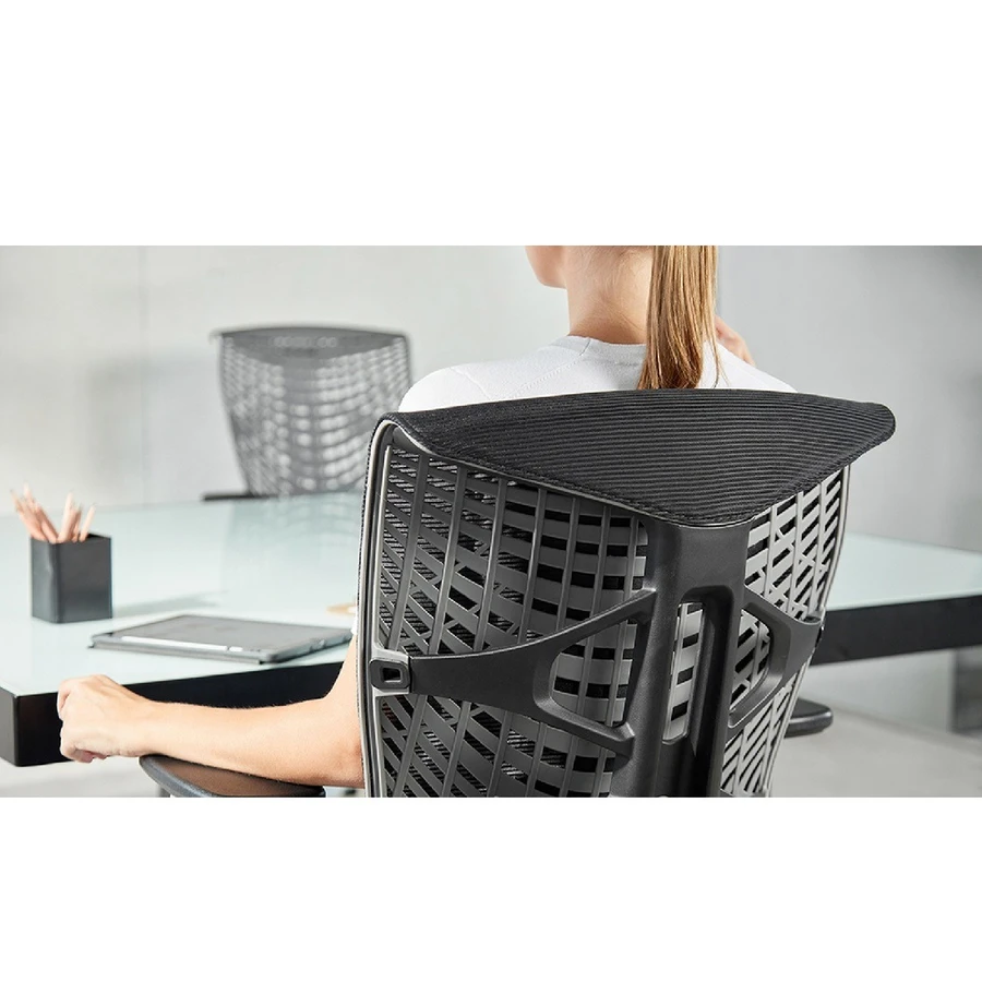 Ghế văn phòng Reya với lưng ghế lưới 3D thoáng khí, thiết kế không viền hỗ trợ cột sống linh hoạt.