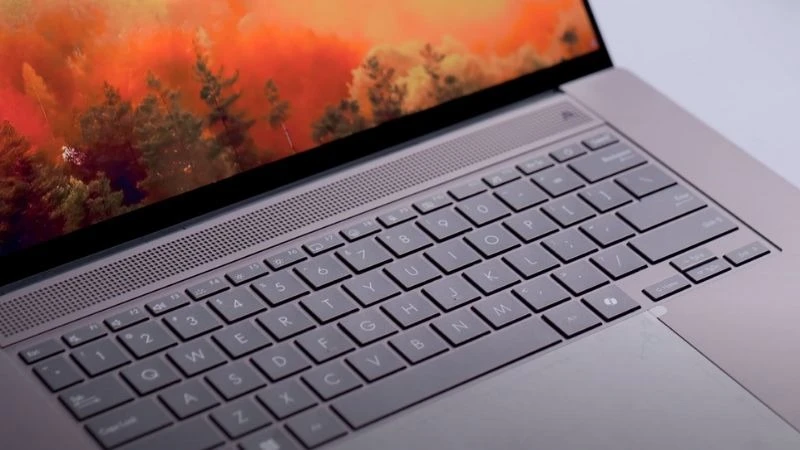 Bàn phím ASUS Zenbook S16 UM5606KA-RK113WS bố trí khoa học
