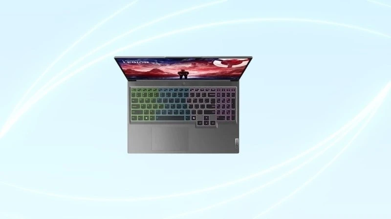 Lenovo Legion Slim 5 2025 có bàn phím full size, đèn nền RGB nổi bật