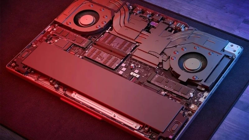 Lenovo Legion Slim 5 2025 cho thời gian pin sử dụng suốt cả ngày dài