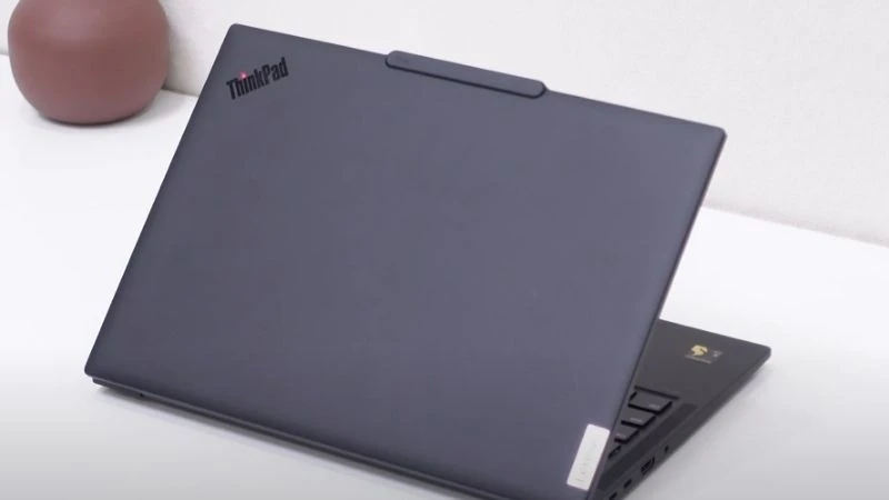 Lenovo ThinkPad T14s Gen 6 21R10003VA thuộc phân khúc cao cấp, nên cân nhắc tài chính trước khi chọn