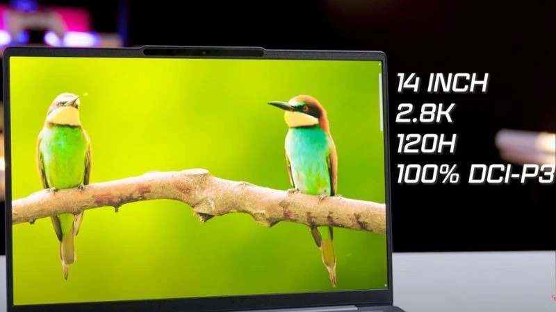 Hình ảnh Lenovo Yoga Slim 7 14ILL10 83JX0081VN hiển thị sống động và sắc nét