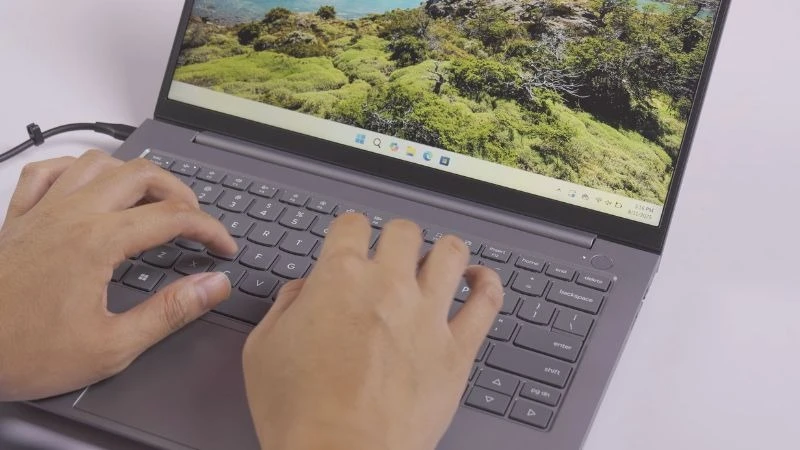 Lenovo ThinkBook 14 G8 IRL 21SG007SVN - Thời lượng sử dụng tuỳ vào tác vụ