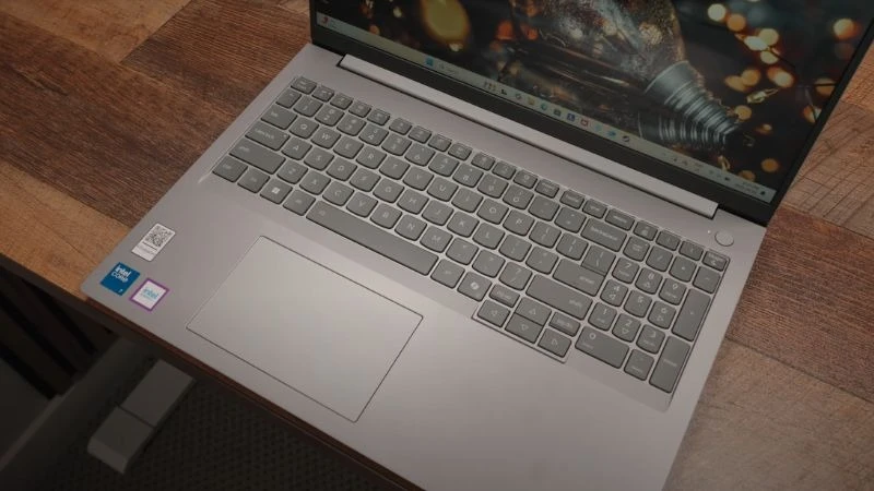 Lenovo ThinkBook 16 G8 2025 màu xám, màn hình lớn, thiết kế hiện đại