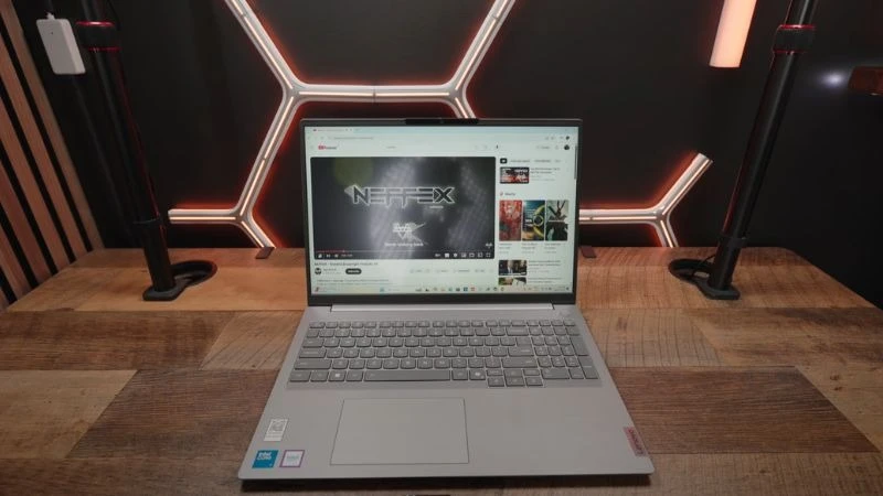 Lenovo ThinkBook 16 G8 2025 màu xám bạc, màn hình lớn, thiết kế hiện đại