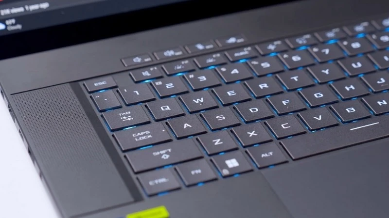 Asus ROG Zephyrus G16 GU605CX-QR147W trang bị bàn phím Aura Sync RGB