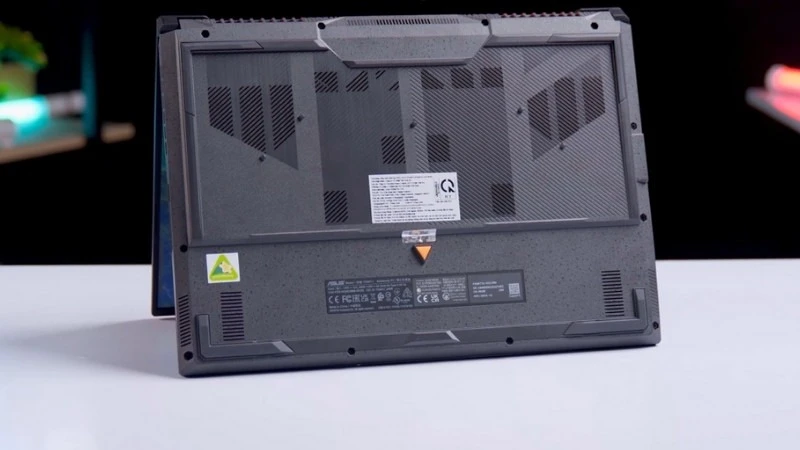 ASUS TUF Gaming F16 FX607VU-RL045W có nóng khi chơi game liên tục