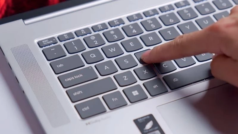 Pin 70Wh sử dụng đến 8 giờ - Lenovo IdeaPad Slim 5 OLED 15ARP10 