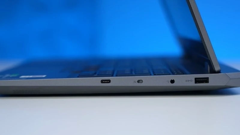 Pin 60WHr cùng sạc USB-C PD 140W - Lenovo LOQ 15ARP9 83JC00L0VN