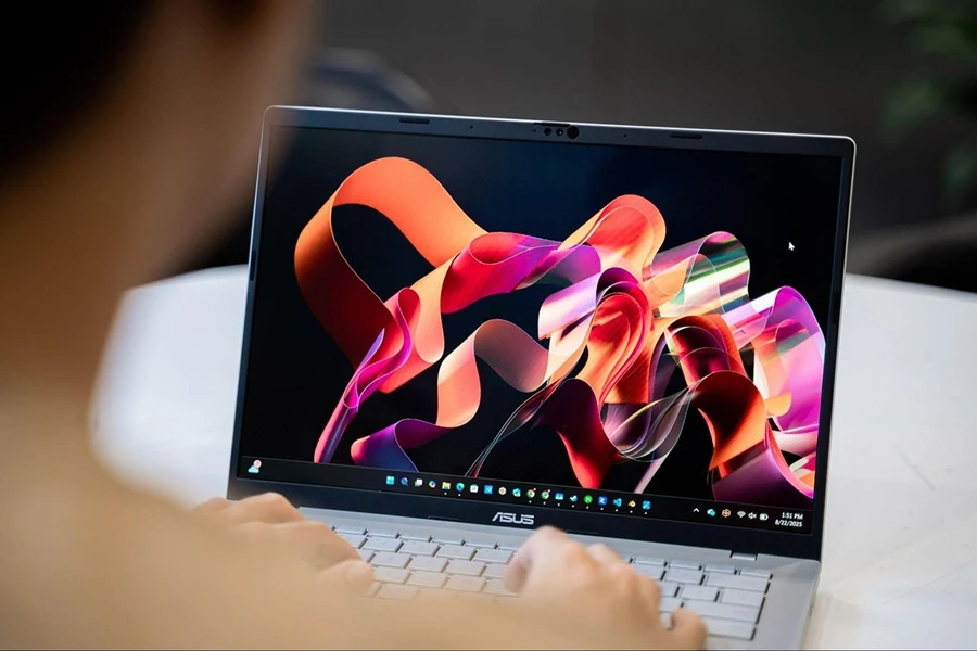Độ bền laptop OLED